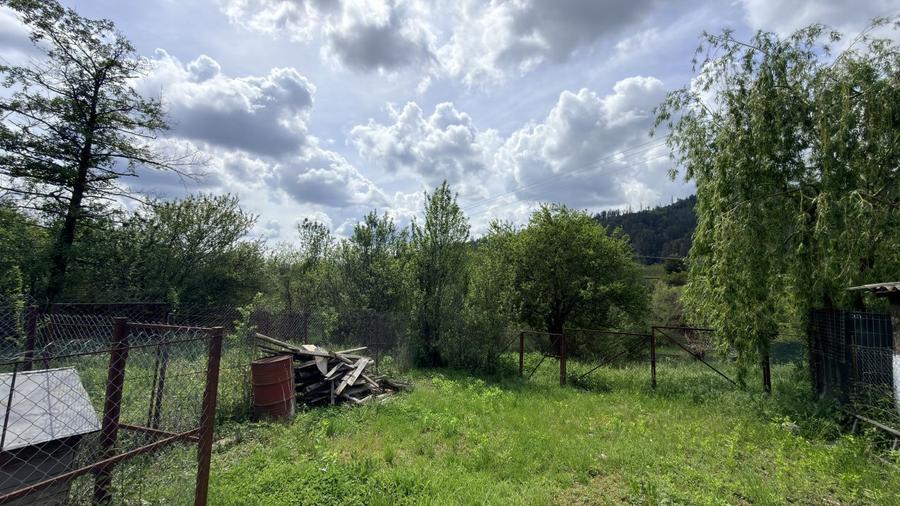 Casa in Leresti, la strada principala, cu rau in spate | teren 831 mp- Campulung