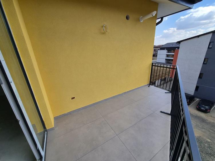 Langa Calea Timisoarei si LIDL. Bucatarie inchisa. Asfalt