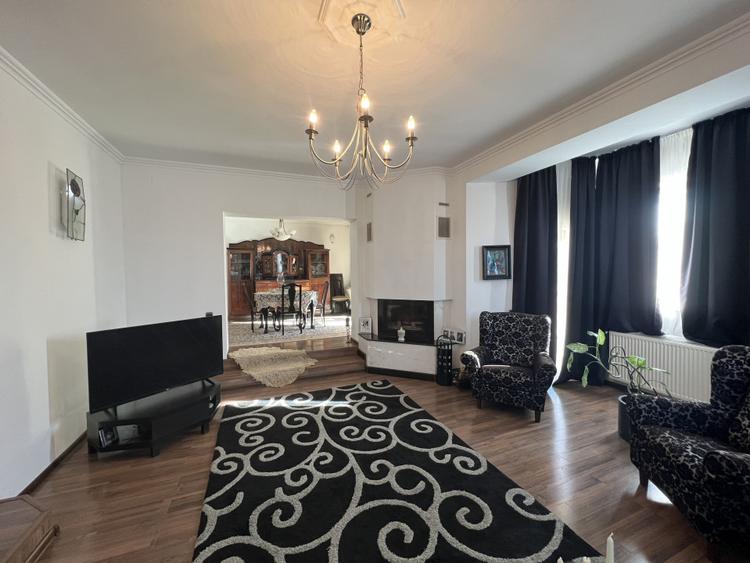 Vila D+ P+ Et 1, Mitica Apostol