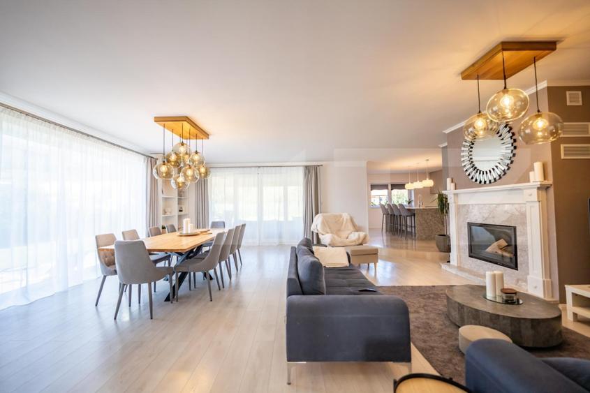 Casă de vanzare, cu 5 camere, 280 mp, zona Nord