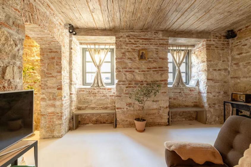 Apartament 40 mp, parter, în centrul orașului