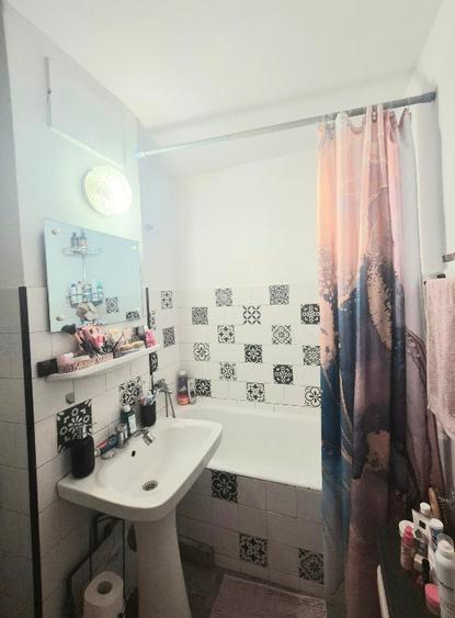 Apartament 2 camere, etaj 2, mobilat si utilat - Zona Dambovita