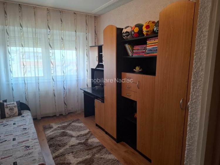 Apartament 4 camere  decomandate cu vedere pe doua parti in Nadlac - 14