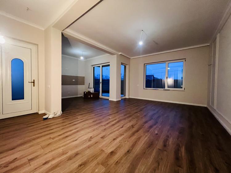 Duplex 3 camere, parter, 85 mp utili, 340 mp teren - Mosnita Noua