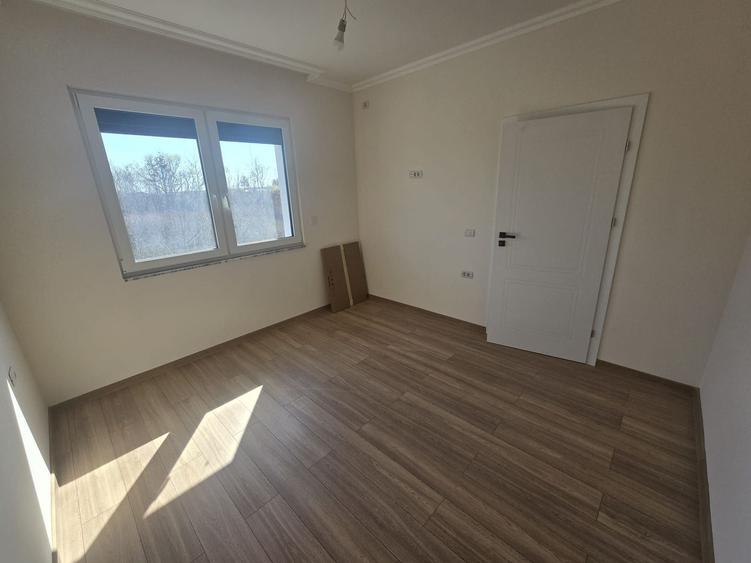 BRAYTIM. Langa Uzina de Apa. 2 Bai. Suprafata generoasa.