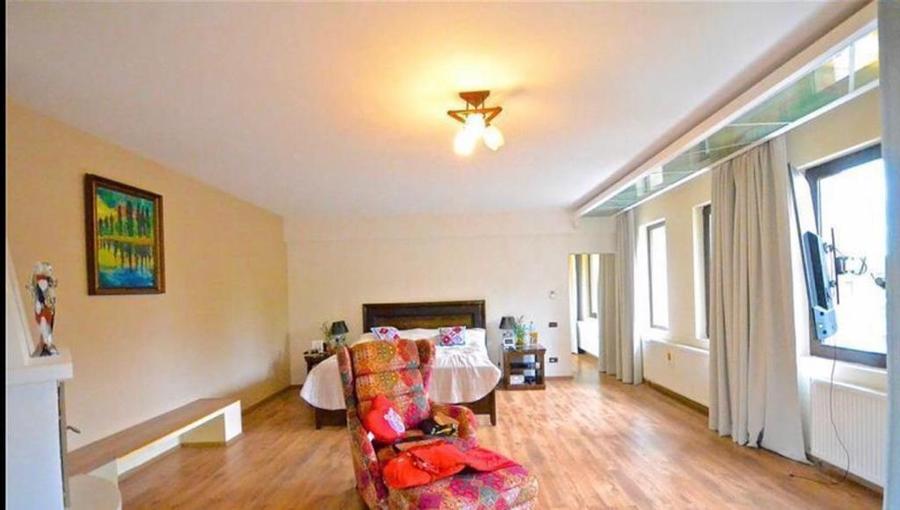 Vila exclusivista 2008,arhitect spaniola,5 dormitoare,5 bai,teren 1420mp,garaj 2