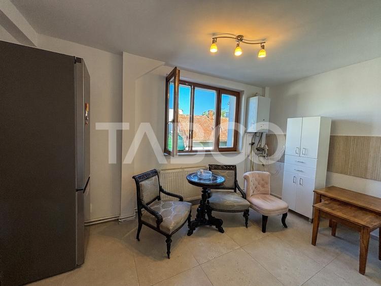 Apartament cu 3 camere in Piata Cipariu Andrei Muresanu zona retrasa