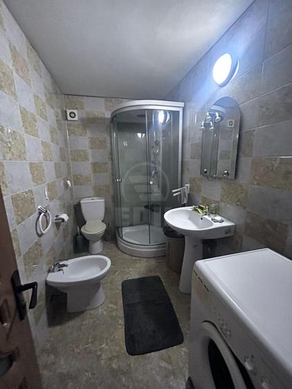 Apartament la mansarda de o camera, zona Florilor !!!