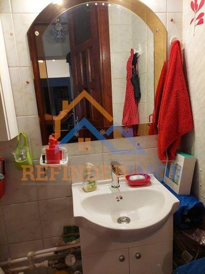 Apartament de vanzare cu 3 camere, 2 gr sanitare - zona 13 Septembrie