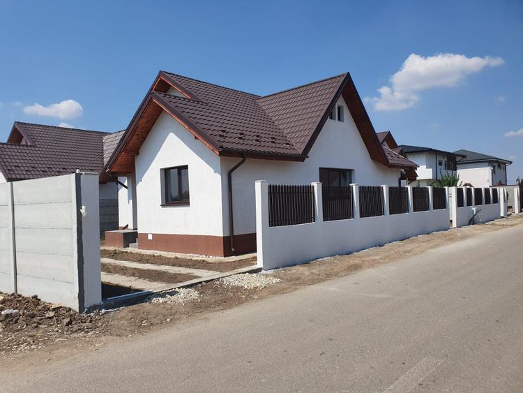 Domnești, casa individuala, 4 camere, 2 bai, 105mp utili, suprafață teren 330mp