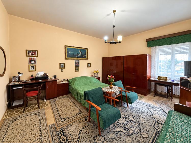 Apartament cu 3 camere de vanzare la casa în zona CENTRU, 132 mp utili | Etaj 1
