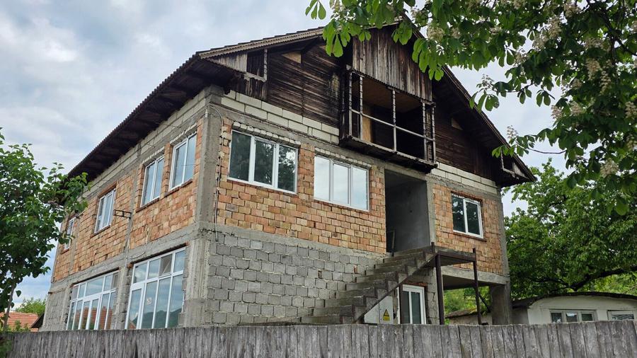 CASA/SPATIU COMERCIAL - GENUNENI