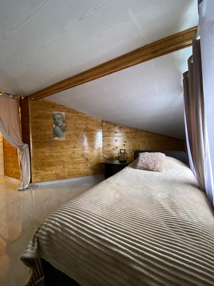 Apartament 4 camere decomandat 140mp, Mansarda, zona Consul, Utilitati incluse