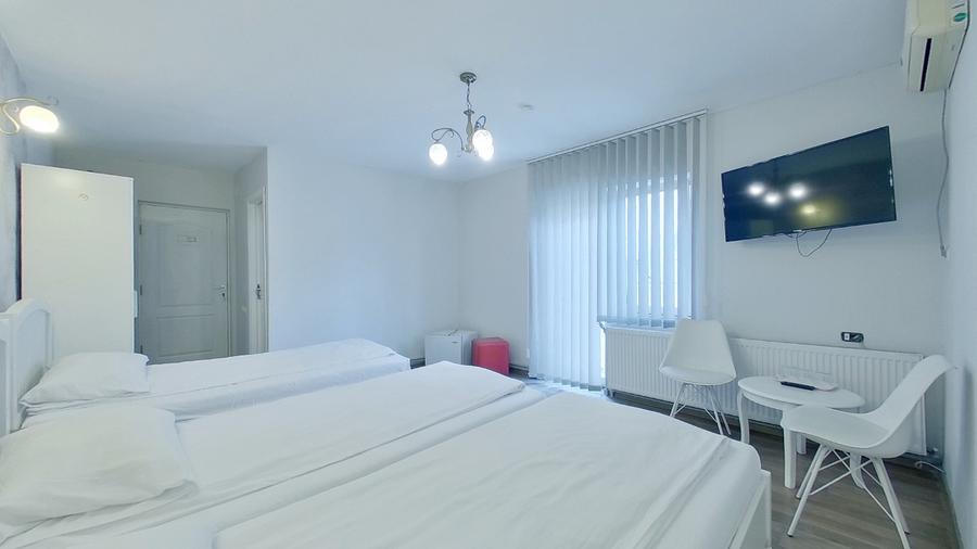 Pensiune cu 10 camere + spațiu comercial inclus pe Calea Radnei