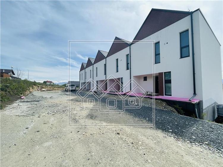 Casa cu 4 camere, 3 bai, teren de 241 mp, 2 locuri de parcare