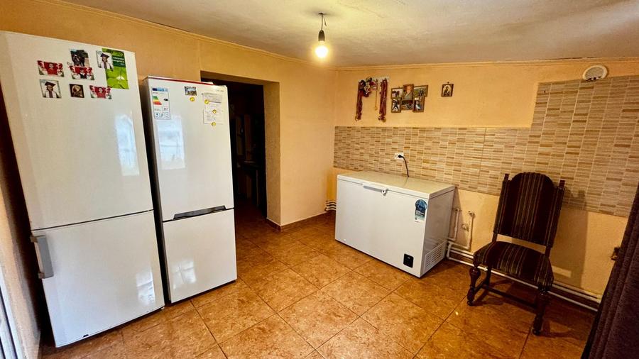 VANZARE 2 CORPURI DE CASA - TEREN 744 MP - BRATASANCA, PRAHOVA