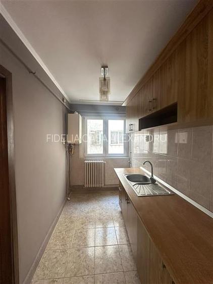 Apartament 3 camere de vanzare, semidecomandat, etaj intermediar, bloc fara risc - 11