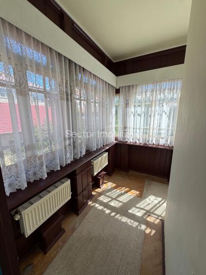 Vilă istorică de vânzare Castel Aura Buzescu Bușteni str. Victoriei nr. 11
