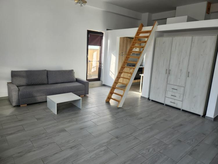 Loft spatios, etaj 12, cu acces exclusiv la toata terasa blocului, gazon natural
