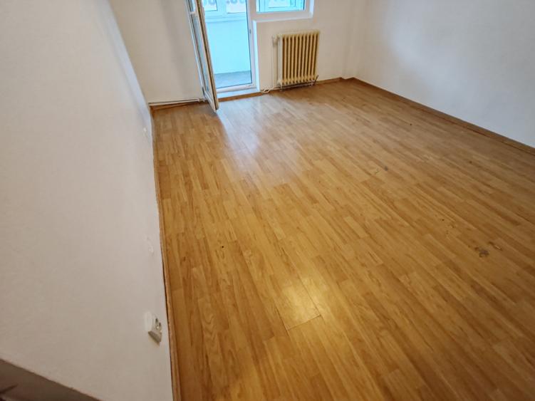 Apartament 2 camere liber la vanzare zona Racadau