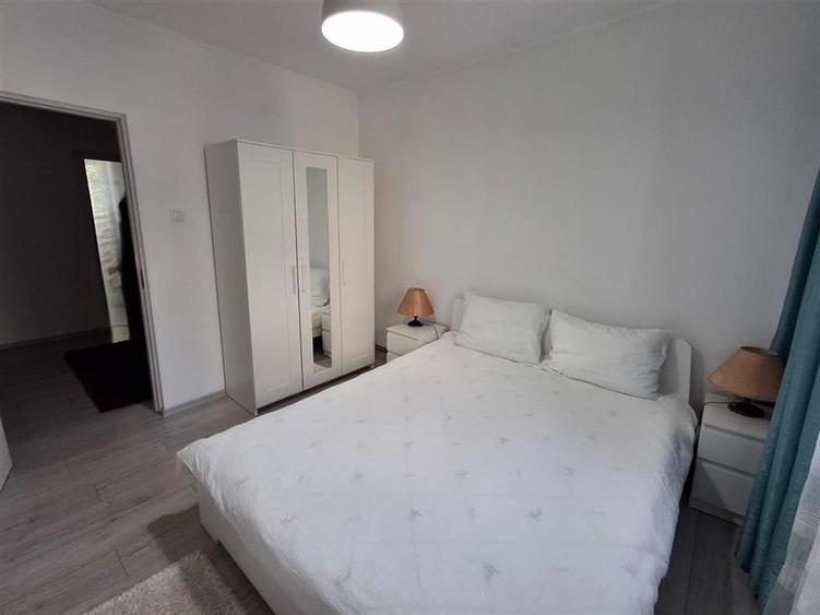 Apartament 3 camere decomandat balcon zona B-dul Mihai Viteazu