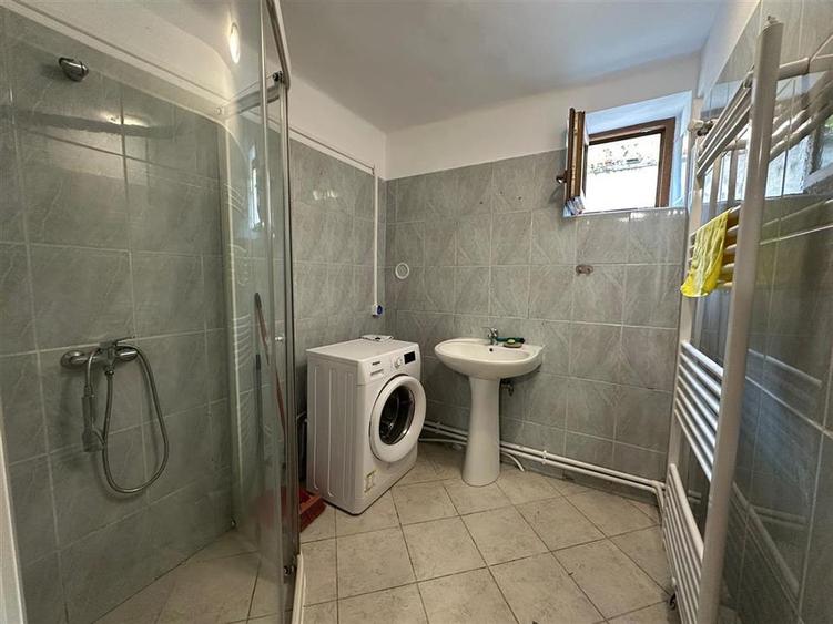 Casa 5 camere 4 bai teren 486 mp zona Trei Stejari
