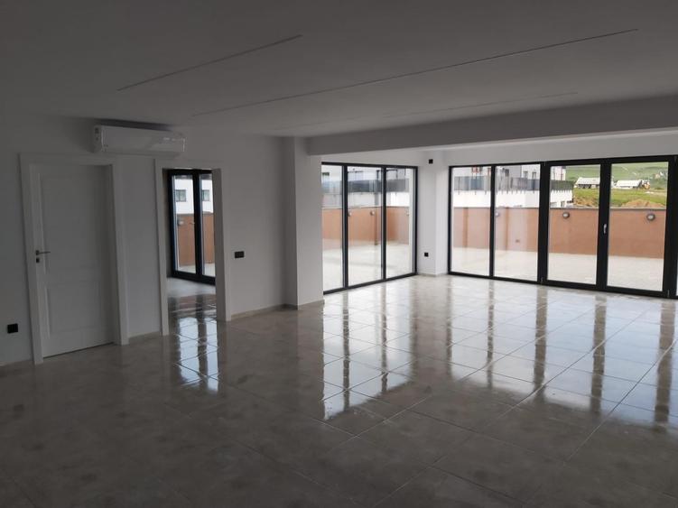 Penthouse 200 mp utili, 400 mp terasa, zona Baciu