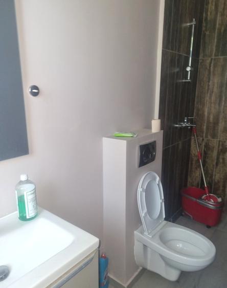 Casa de inchiriat/ Pretabila firma/ aproape de metrou