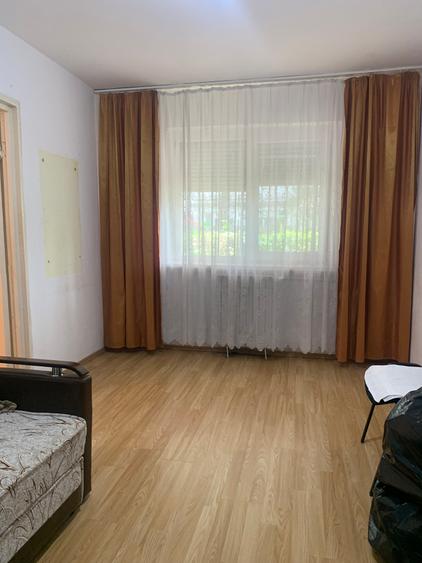 Km4/5-piata-Apatt 2 cam cf 2 p/4 liber boxă preț 60.000 euro