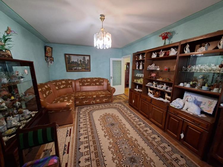 Apartament cu 2 camere decomandat, zona Nicolina