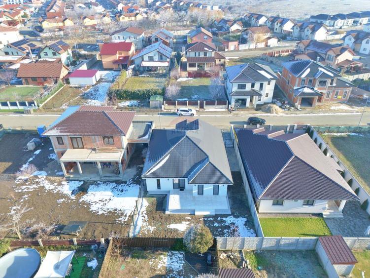 Vilă cu 4 camere de vânzare în Via Carmina