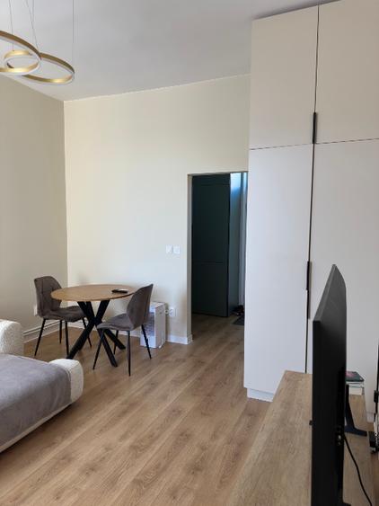 Ofer spre inchiriere ap cu o camera, renovat complet, modern, complet utilat