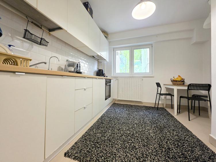 Calea Vacaresti - Parc Tineretului (Lumea Copiilor), bloc 1988