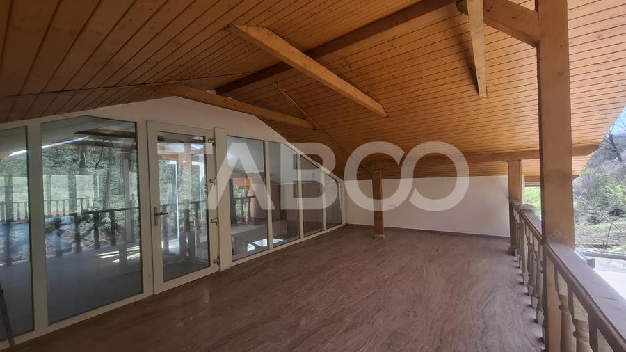 Casa de vanzare 405 mp utili 2 garaje 250 mp terase Slimnic Sibiu