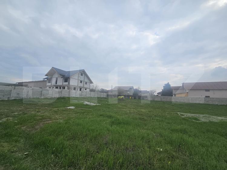 Teren Intravilan cu o suprafata de 700 mp in zona Floresti