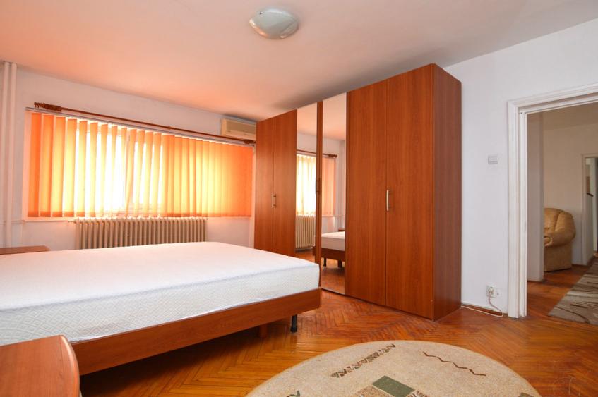 VANZARE APARTAMENT 4 CAMERE UNIRII – SFANTA VINERI
