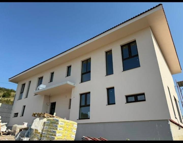 Case tip duplex, 4 camere, 110mp, 240 mp teren Dezmir