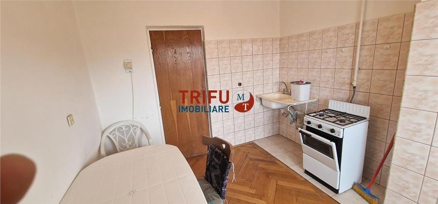 Apartament 3 camere, 2 bai, garaj, boxa zona Cetate