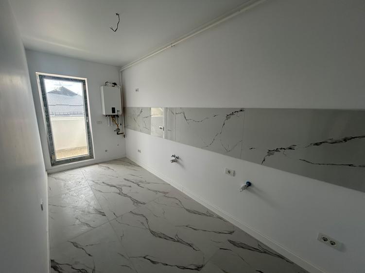 Garsoniera decomandata, bloc nou, metrou Bercecni