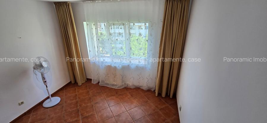 2 camere de vanzare , etaj superior, central  Focsani - 12