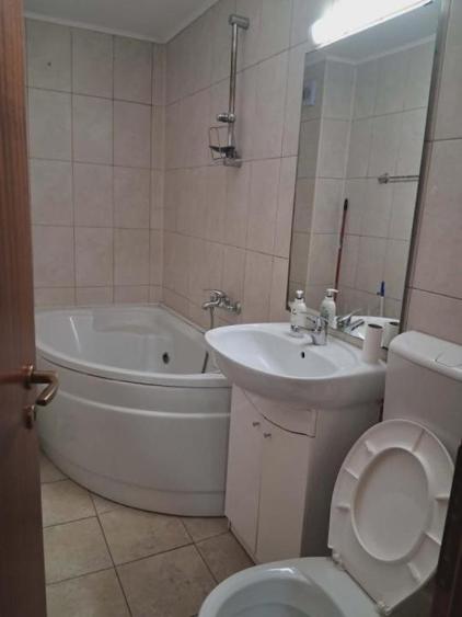 Unirii-Nerva Traian,apartament 2 camere de vanzare parter,nemobilat