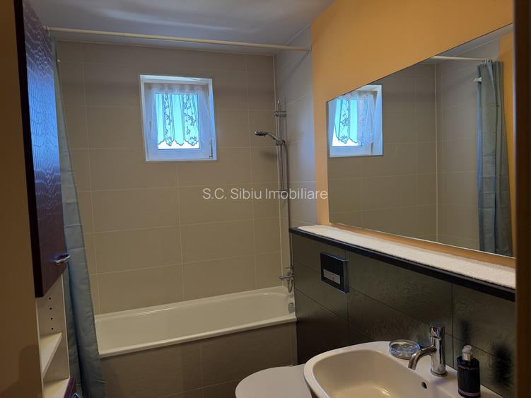 Apartament 2 camere cochet ,spatios str. Lupeni