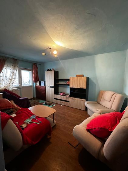 Apartament 2 camere decomandate zona Poarta 6
