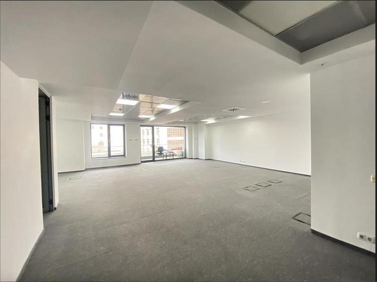 Spatiu pentru birouri 335 mp cu piscina si sala de fitness