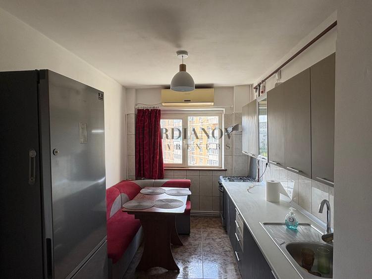 Apartament cu 4 camere  - centrală proprie - Tineretului - Timpuri Noi