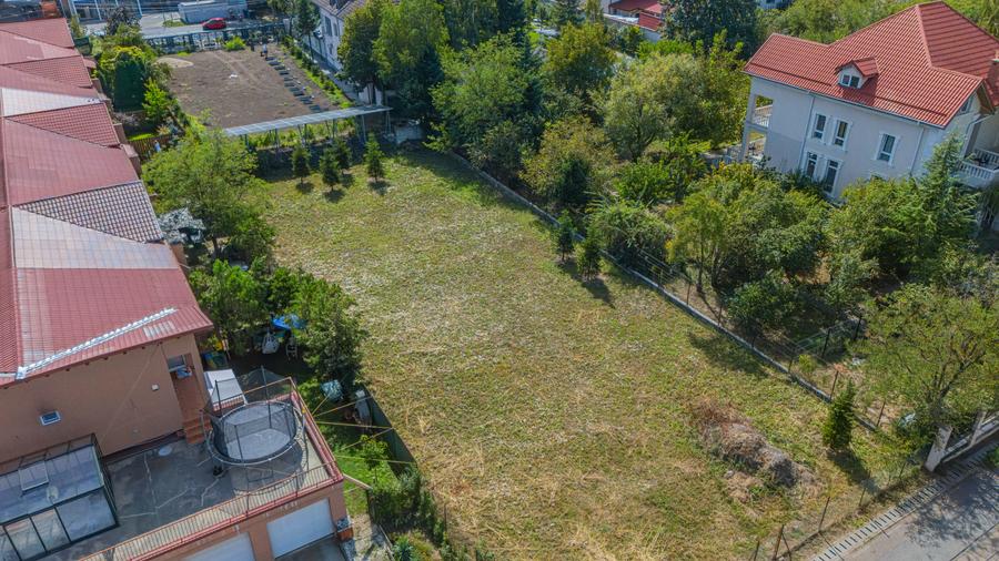 Teren strada Rozelor, toate utilitatile la limita de proprietate, asfalt
