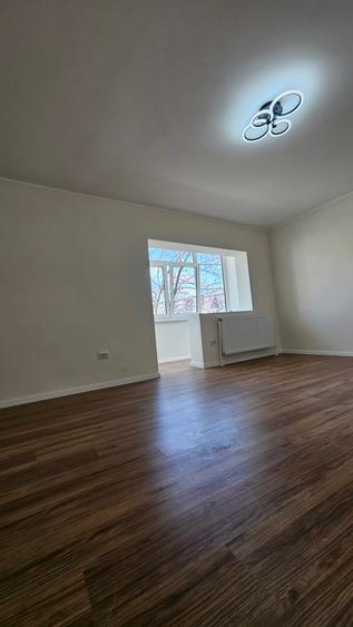 Apartament 3 camere, 3 balcoane, zona Piata Mare