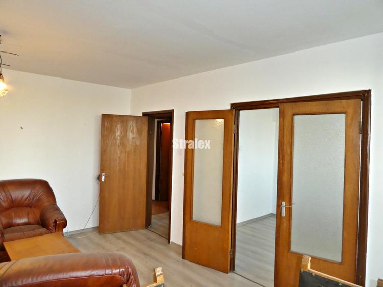 Apartament 3 camere bloc reabilitat aproape de metroul Raul Doamnei