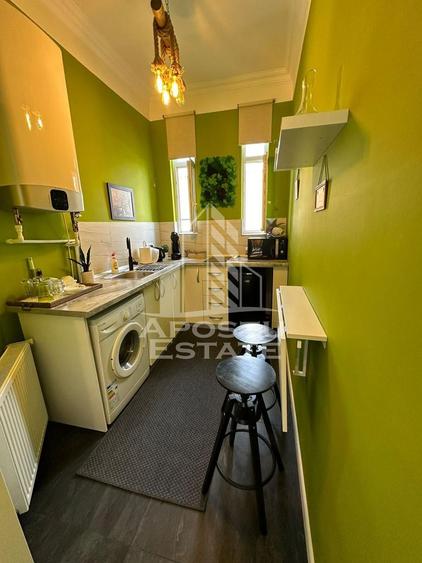 Airbnb ultracentral, in Timișoara, Piața Victoriei cladire restauranta