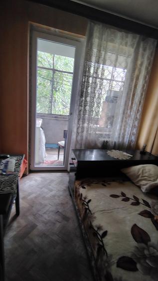 Strada Traian- apartament cu 3 camere semidecomandat